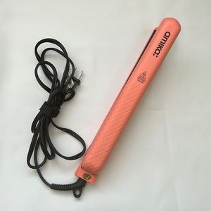 Amika Hair straightener